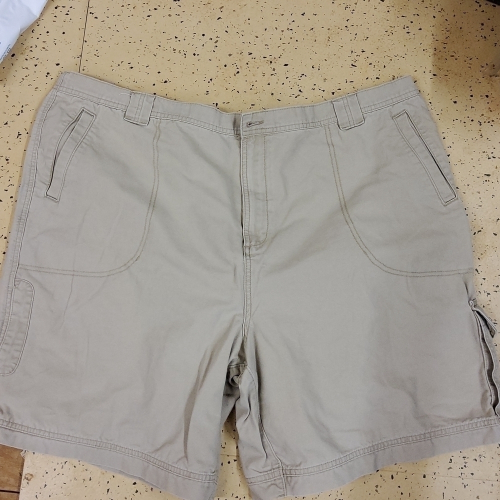 SADDLEBRED cargo type shorts size 48 khaki great condition